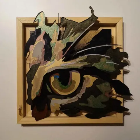 Bu eser EMRE LÜLE tarafından 2014 yılında 20x20 cm ölçülerinde Pleksi tekniği ile yapılmıştır.