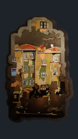 Bu eser EMRE LÜLE tarafından 2015 yılında 44x29 cm ölçülerinde Pleksiglas+Ahşap tekniği ile yapılmıştır.