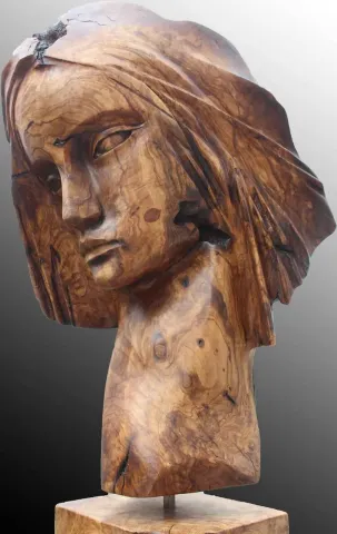 "Afrodit" eseri HAKAN ERASLAN tarafından 2015 yılında 80x30x30 cm ölçülerinde Ahşap tekniği ile yapılmıştır.