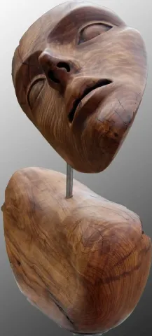 "Kraliçe" eseri HAKAN ERASLAN tarafından 64x60 cm ölçülerinde yapılmıştır.