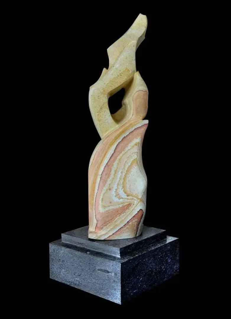 SIRMA YILDIZ — “Alev”, 2013 "Alev" eseri SIRMA YILDIZ tarafından 2013 yılında 20x20x71 cm ölçülerinde Çanakkale tekniği ile yapılmıştır.