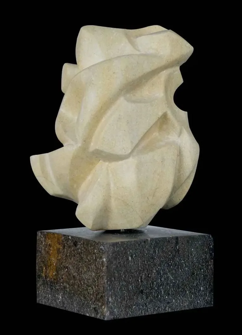 SIRMA YILDIZ — “Symbiosis”, 2014 "Symbiosis" eseri SIRMA YILDIZ tarafından 2014 yılında 25x20x13 cm ölçülerinde Kandıra Taşı tekniği ile yapılmıştır.