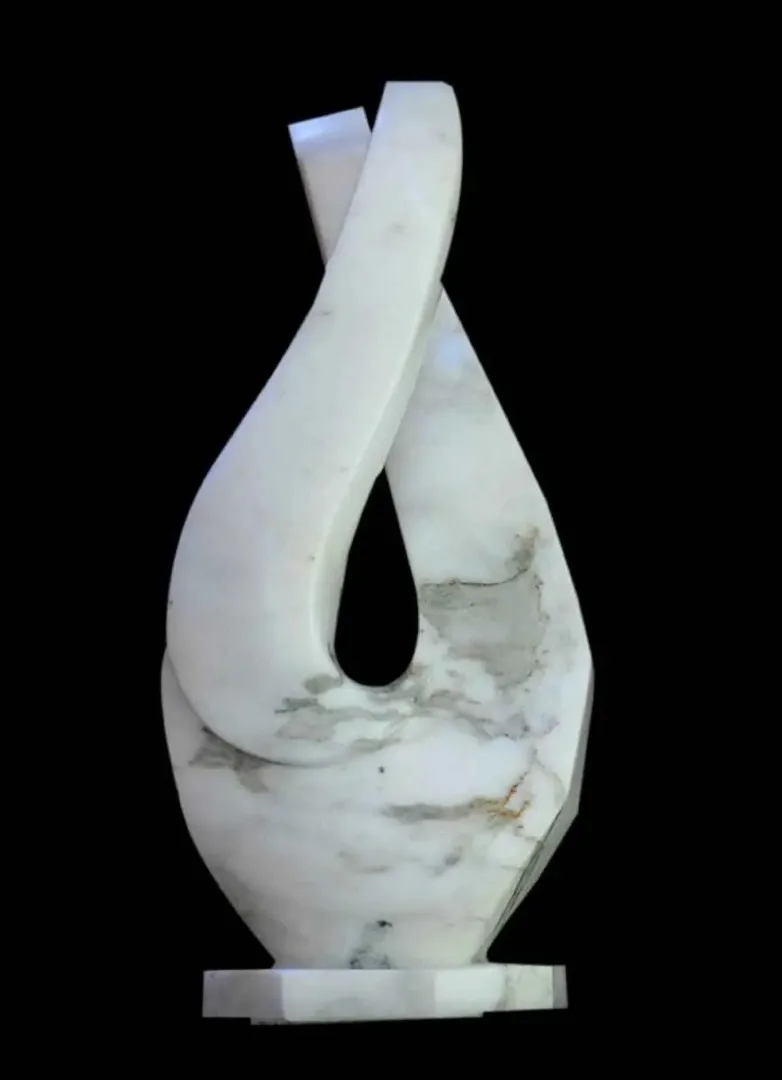 SIRMA YILDIZ — “Us”, 2012 "Us" eseri SIRMA YILDIZ tarafından 2012 yılında 60x30x20 cm ölçülerinde Muğla mermeri tekniği ile yapılmıştır.