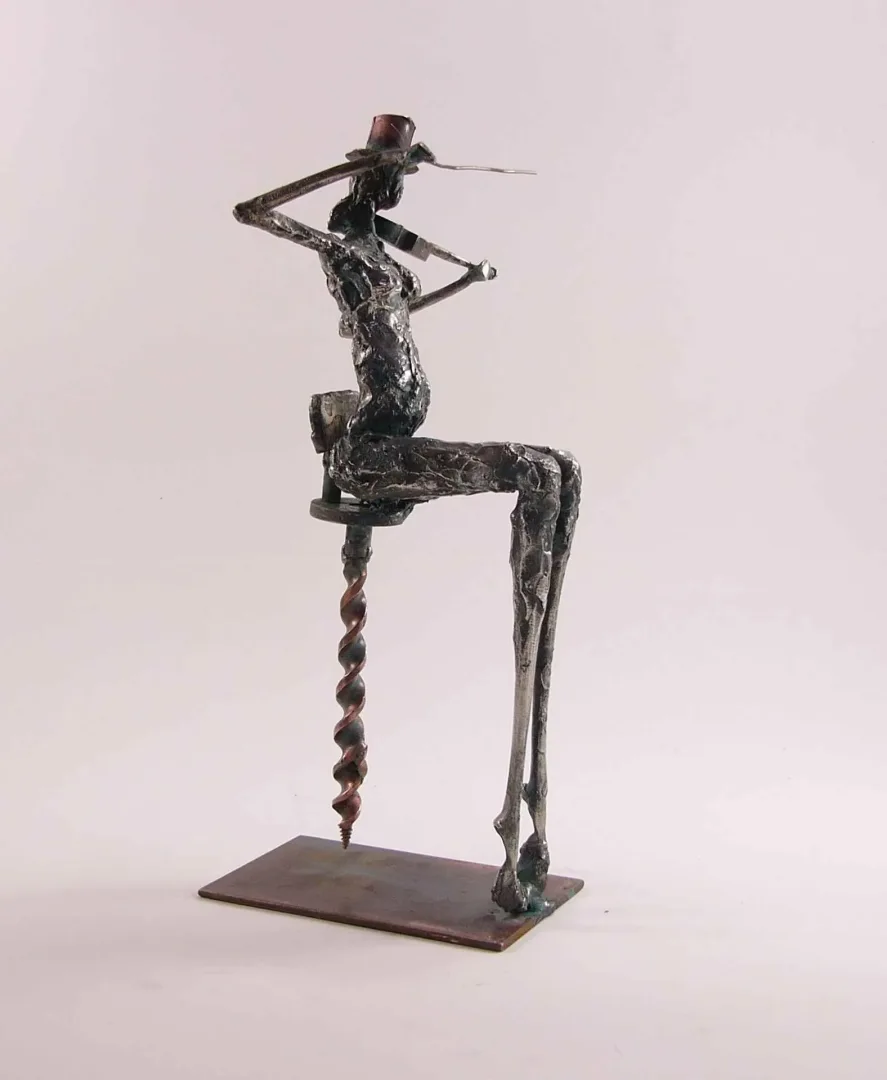 ÖZER AKTAŞ — 2016 Bu eser ÖZER AKTAŞ tarafından 2016 yılında 27x12x12 cm ölçülerinde Demir yontu tekniği ile yapılmıştır.