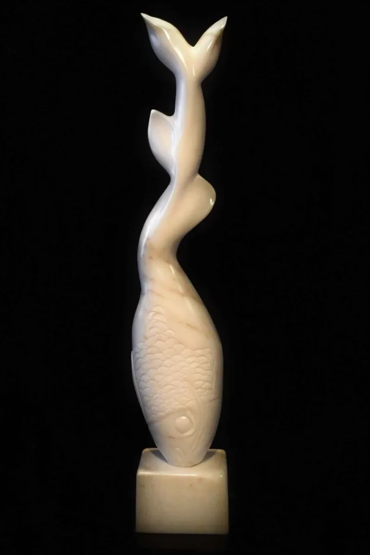 DEMET KAYA — “Balık Sudan Çıkarsa-1”, 2016 "Balık Sudan Çıkarsa-1" eseri DEMET KAYA tarafından 2016 yılında 91x18x14 cm ölçülerinde Afyon Mermeri tekniği ile yapılmıştır.