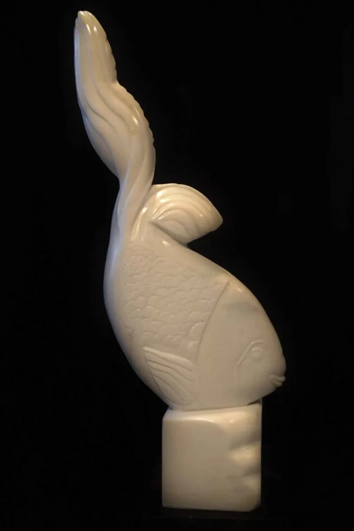 DEMET KAYA — “Balık Sudan Çıkarsa”, 2016 "Balık Sudan Çıkarsa" eseri DEMET KAYA tarafından 2016 yılında 88x40x17 cm ölçülerinde Afyon Mermeri tekniği ile yapılmıştır.