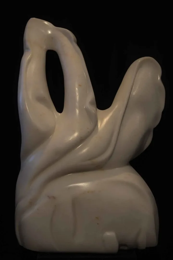 DEMET KAYA — “Sukunet”, 2016 "Sukunet" eseri DEMET KAYA tarafından 2016 yılında 65x39x20 cm ölçülerinde Afyon Mermeri tekniği ile yapılmıştır.