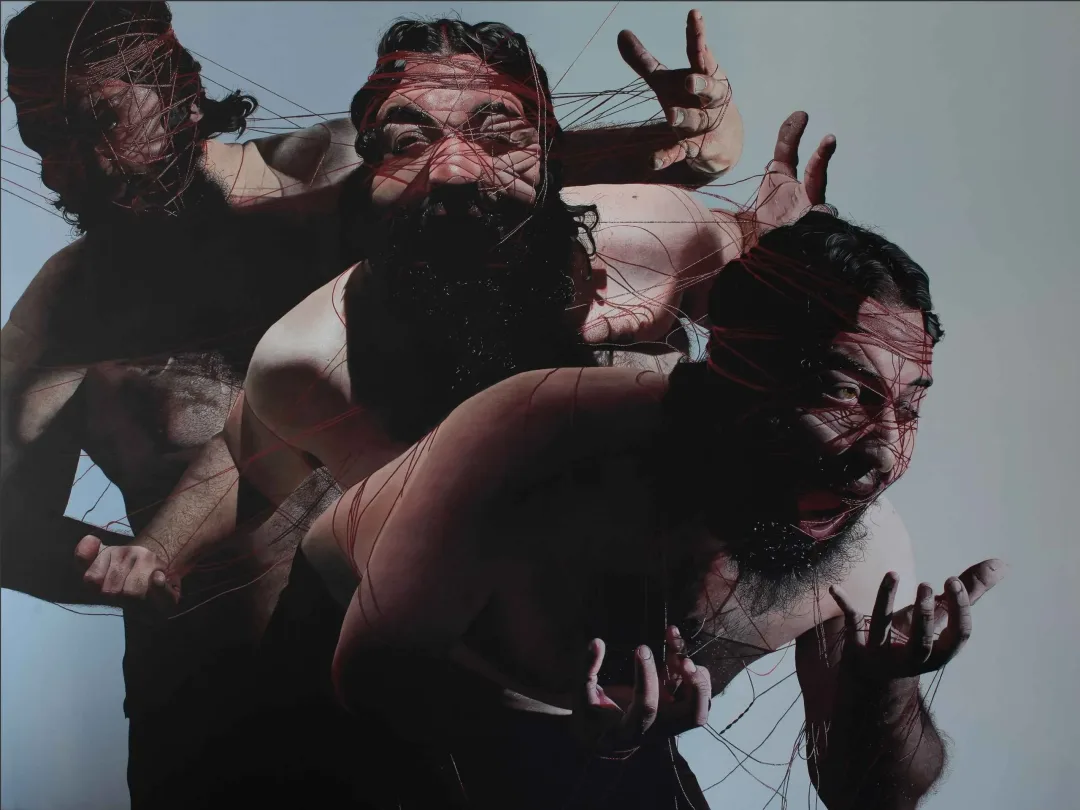 EMRAH EMİR — “Reaction”, 2015 "Reaction" eseri EMRAH EMİR tarafından 2015 yılında 120x160 cm ölçülerinde Tuval üzeri yağlı boya tekniği ile yapılmıştır.