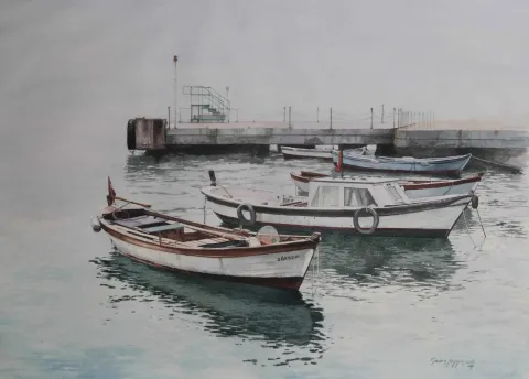 "Boğazda Tekneler" eseri HASAN SAYGIN tarafından 2013 yılında 56x41 cm ölçülerinde Kağıt üzeri sulu boya tekniği ile yapılmıştır.