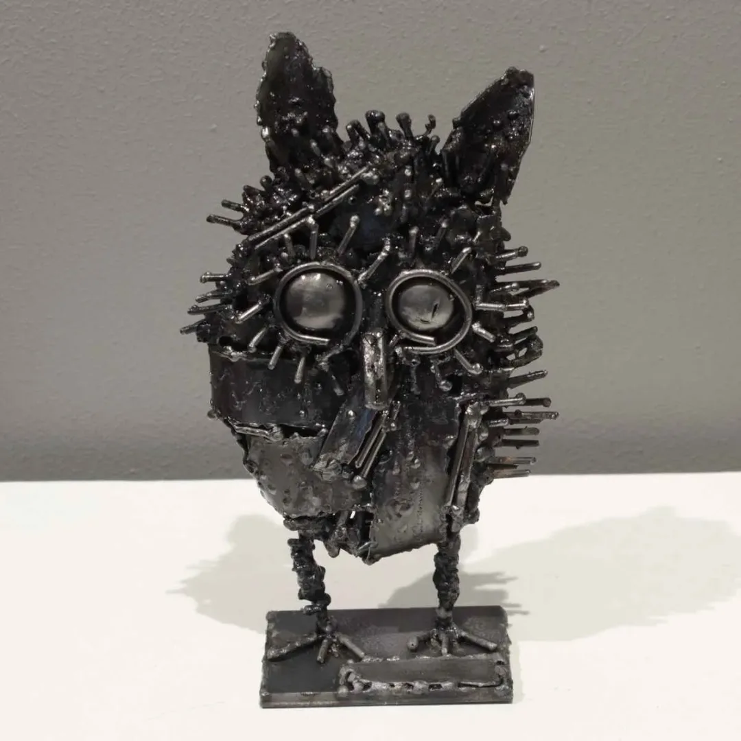 MURAT YILDIRIMÇAKAR — “Baykuş”, 2016 "Baykuş" eseri MURAT YILDIRIMÇAKAR tarafından 2016 yılında 13x23x6 cm ölçülerinde Metal tekniği ile yapılmıştır.