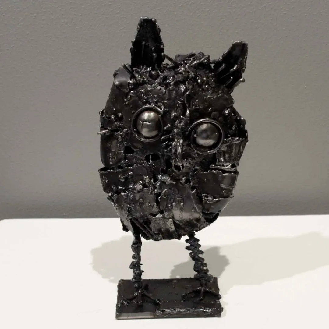 MURAT YILDIRIMÇAKAR — “Baykuş”, 2016 "Baykuş" eseri MURAT YILDIRIMÇAKAR tarafından 2016 yılında 12x24x6 cm ölçülerinde Metal tekniği ile yapılmıştır.