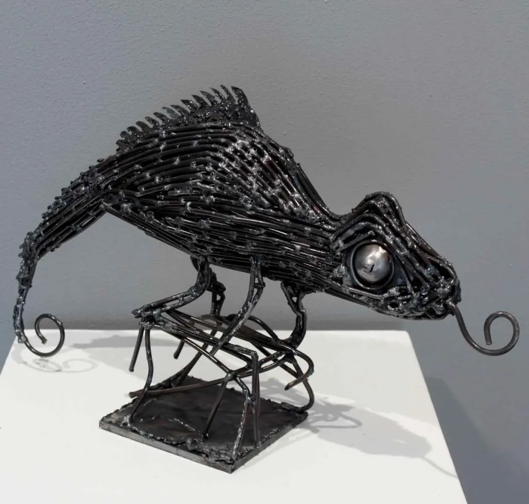 MURAT YILDIRIMÇAKAR — “Bukalemun”, 2016 "Bukalemun" eseri MURAT YILDIRIMÇAKAR tarafından 2016 yılında 45x27x11 cm ölçülerinde Metal tekniği ile yapılmıştır.