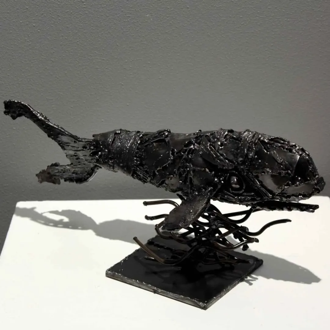 MURAT YILDIRIMÇAKAR — “Balina”, 2016 "Balina" eseri MURAT YILDIRIMÇAKAR tarafından 2016 yılında 33x16x10 cm ölçülerinde Metal tekniği ile yapılmıştır.
