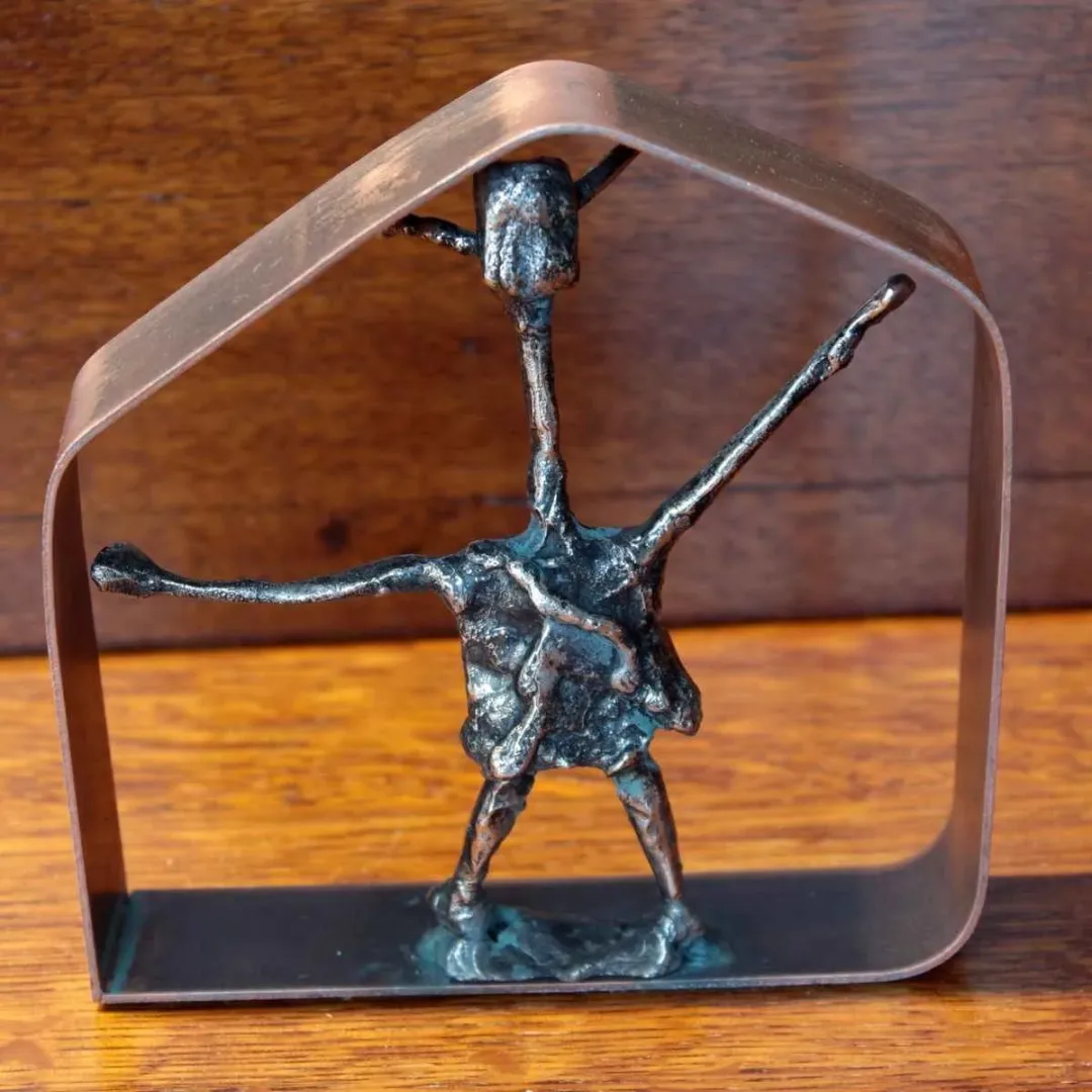 ÖZER AKTAŞ — “isimsiz”, 2016 "isimsiz" eseri ÖZER AKTAŞ tarafından 2016 yılında Demir yontu tekniği ile yapılmıştır.
