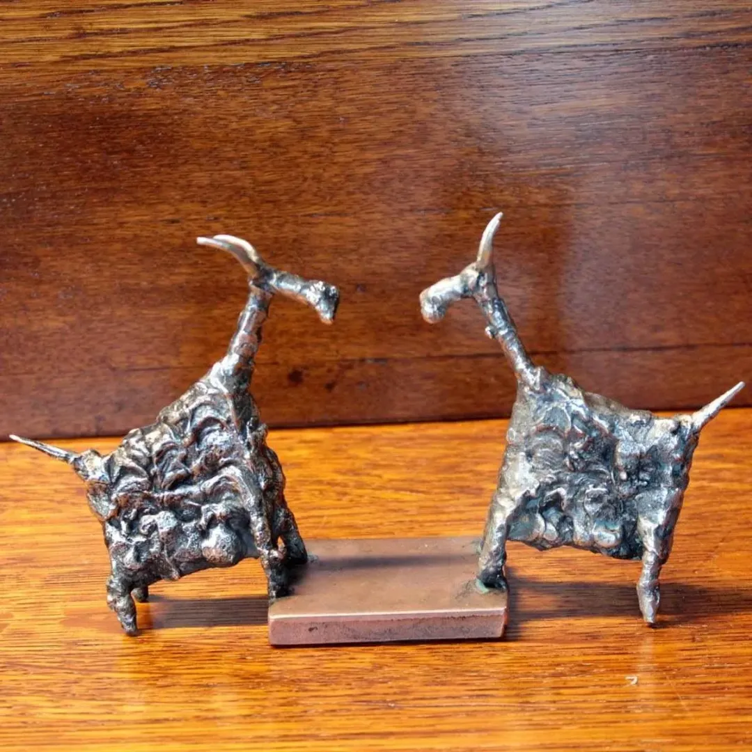 ÖZER AKTAŞ — “isimsiz”, 2016 "isimsiz" eseri ÖZER AKTAŞ tarafından 2016 yılında Demir yontu tekniği ile yapılmıştır.