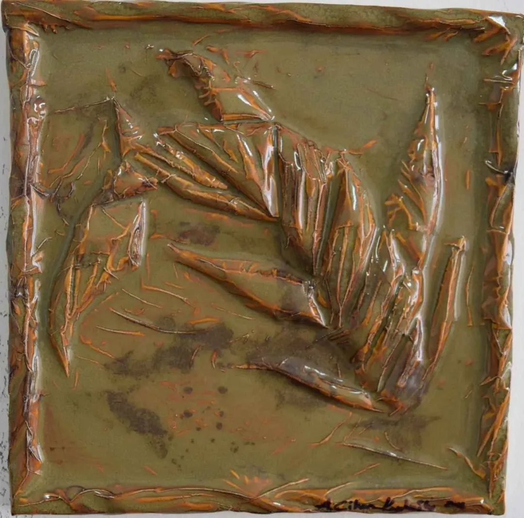 ALİ CİHAN KAYALIOĞLU — “isimsiz”, 2016 "isimsiz" eseri ALİ CİHAN KAYALIOĞLU tarafından 2016 yılında 25x25 cm ölçülerinde Seramik tekniği ile yapılmıştır.
