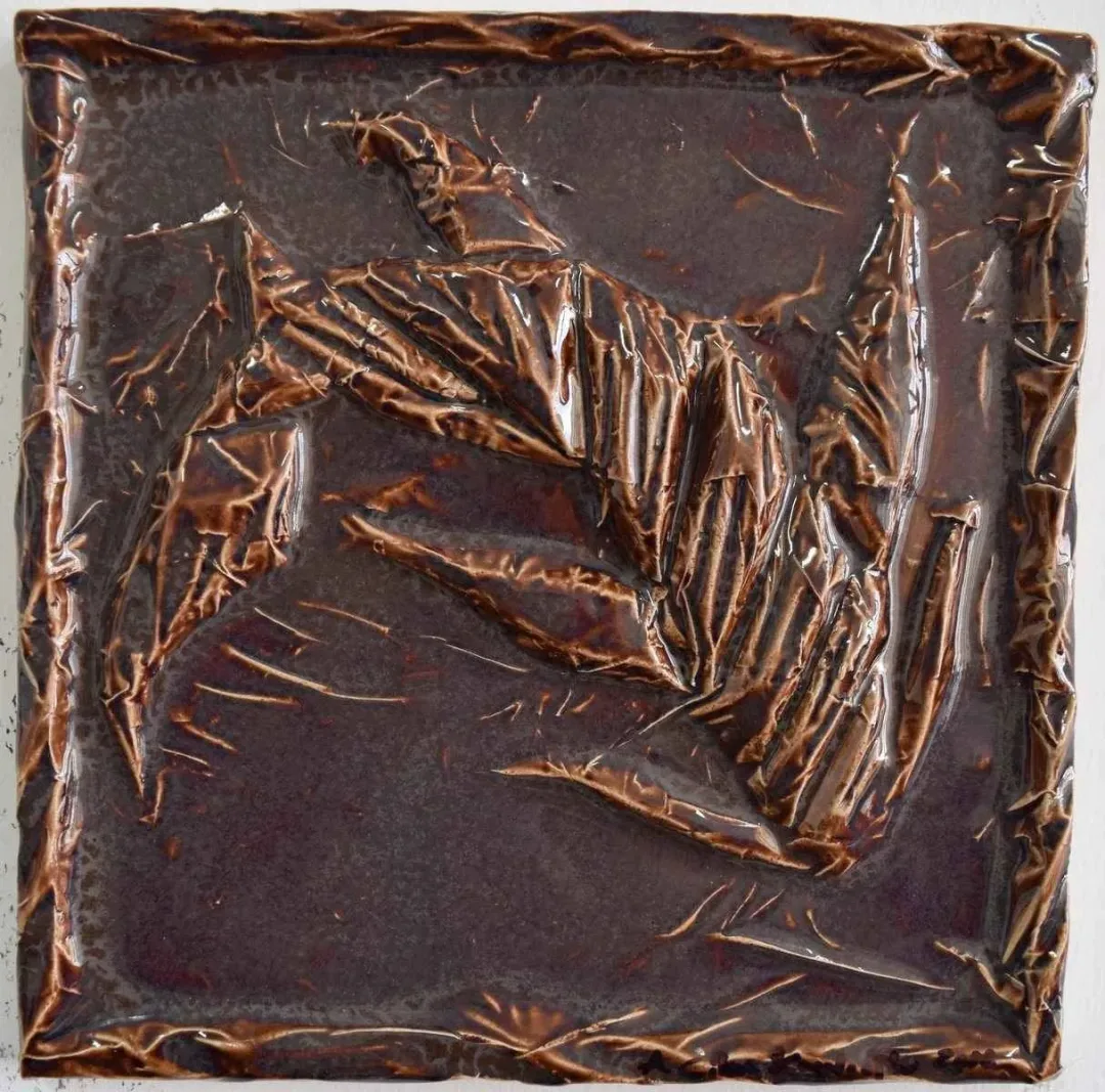 ALİ CİHAN KAYALIOĞLU — “isimsiz”, 2016 "isimsiz" eseri ALİ CİHAN KAYALIOĞLU tarafından 2016 yılında 25x25 cm ölçülerinde Seramik tekniği ile yapılmıştır.