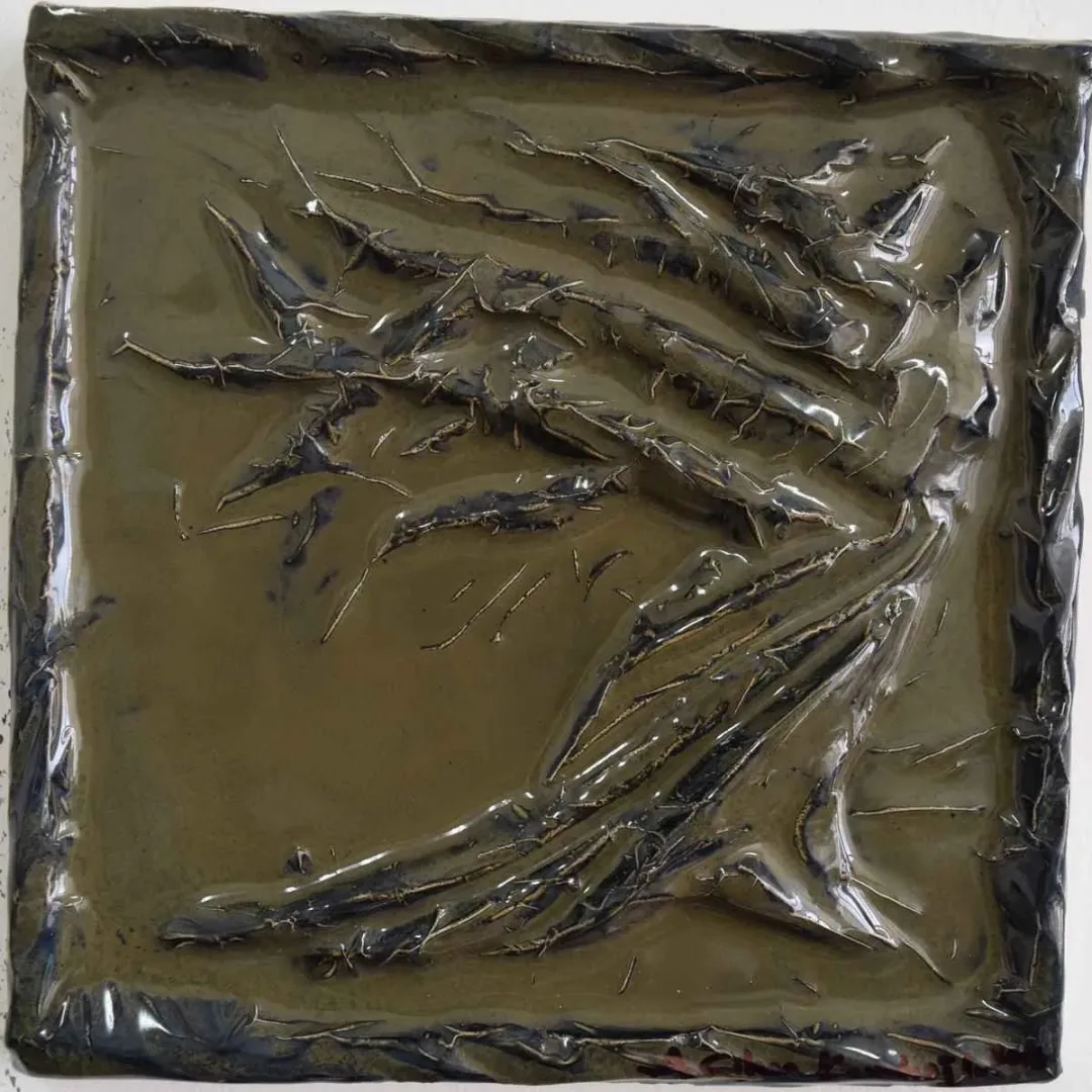 ALİ CİHAN KAYALIOĞLU — “isimsiz”, 2016 "isimsiz" eseri ALİ CİHAN KAYALIOĞLU tarafından 2016 yılında 25x25 cm ölçülerinde Seramik tekniği ile yapılmıştır.