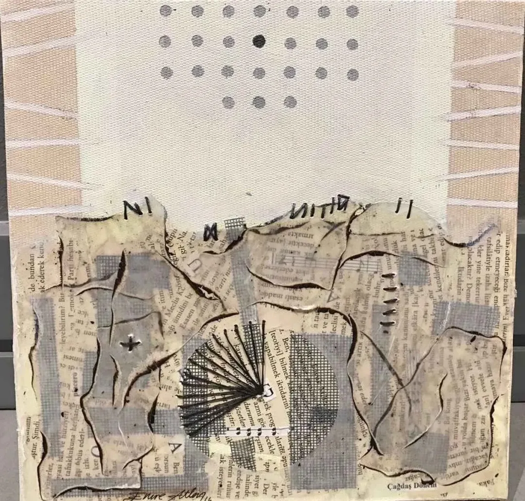 EMRE ATLAN — “isimsiz”, 2016 "isimsiz" eseri EMRE ATLAN tarafından 2016 yılında 25x25 cm ölçülerinde Tuval üzeri karışık teknik tekniği ile yapılmıştır.