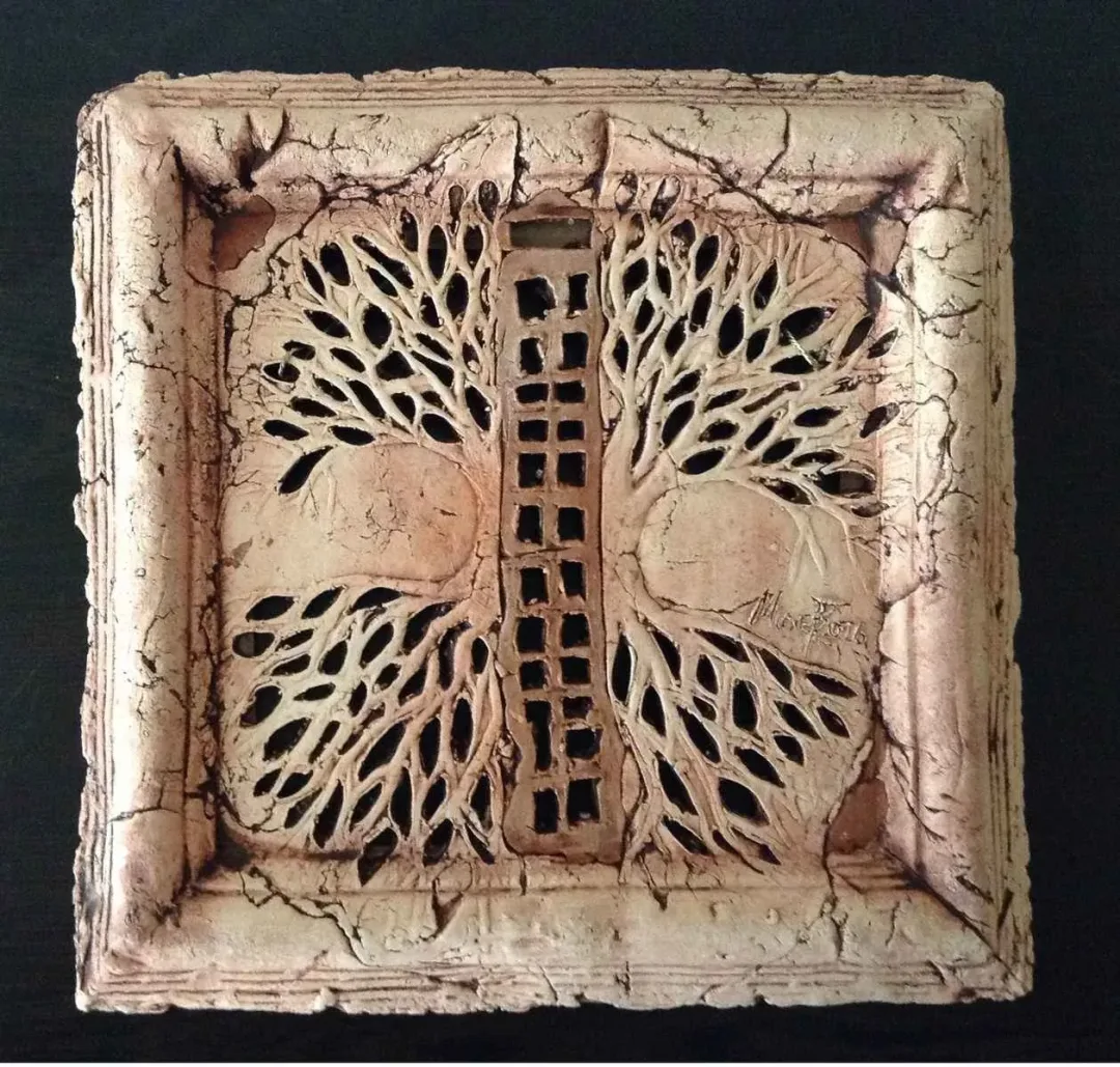 MİNE POYRAZ — “isimsiz”, 2016 "isimsiz" eseri MİNE POYRAZ tarafından 2016 yılında 25x25 cm ölçülerinde Seramik tekniği ile yapılmıştır.