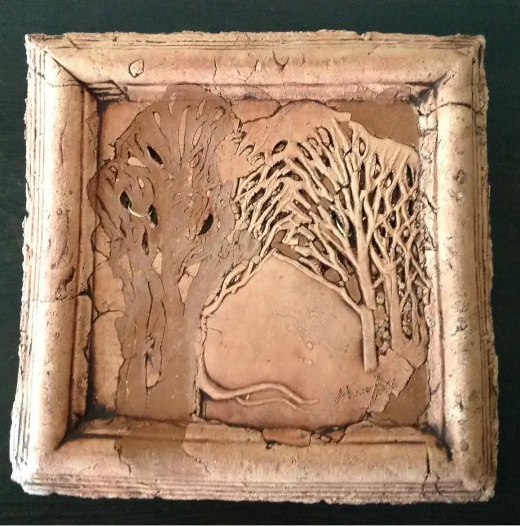MİNE POYRAZ — “isimsiz”, 2016 "isimsiz" eseri MİNE POYRAZ tarafından 2016 yılında 25x25 cm ölçülerinde Seramik tekniği ile yapılmıştır.