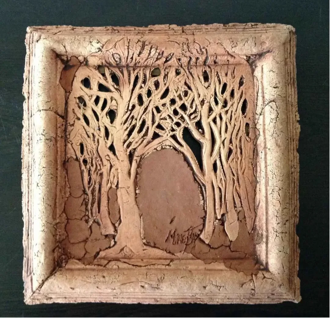 MİNE POYRAZ — “isimsiz”, 2016 "isimsiz" eseri MİNE POYRAZ tarafından 2016 yılında 25x25 cm ölçülerinde Seramik tekniği ile yapılmıştır.