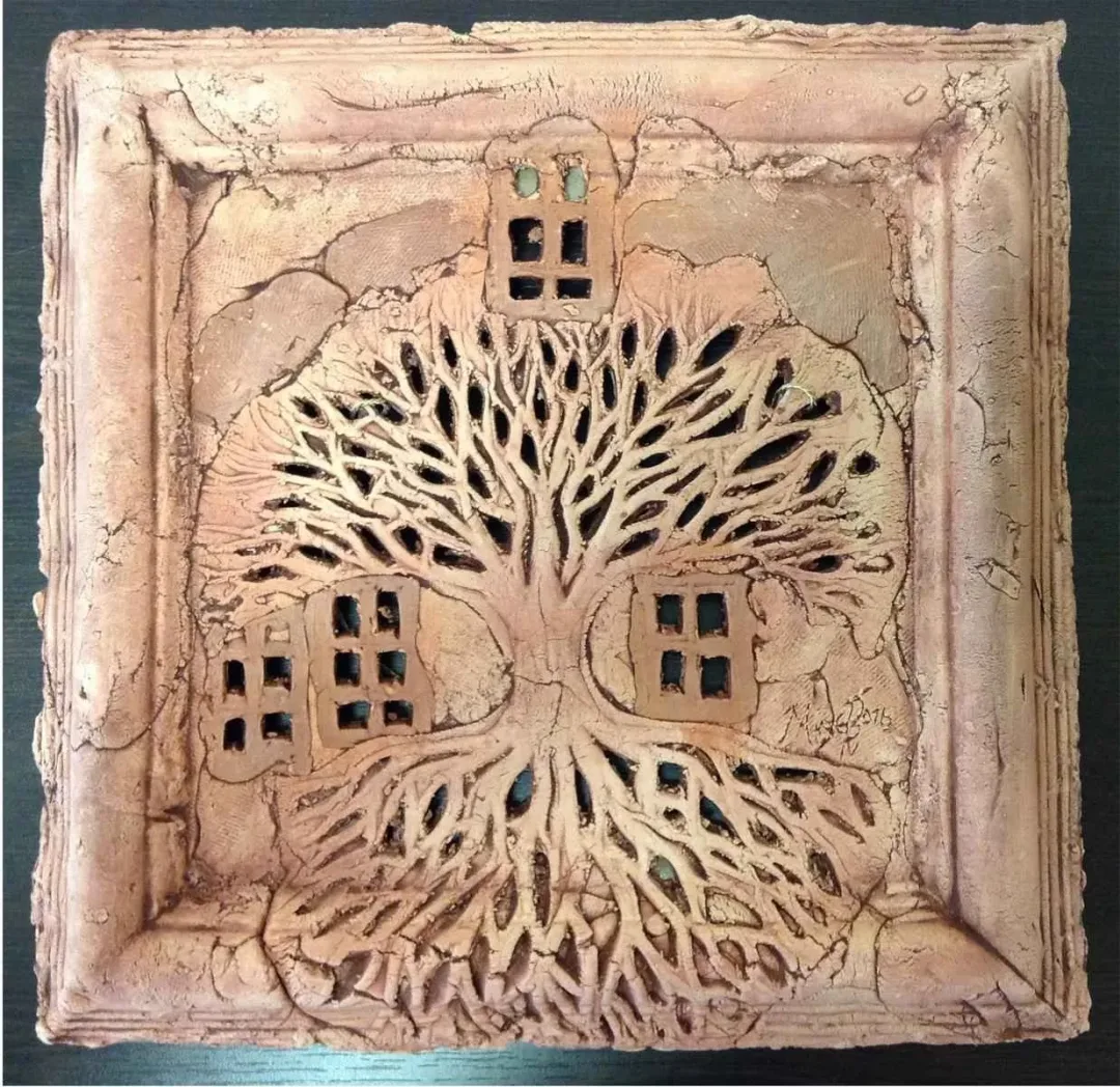 MİNE POYRAZ — “isimsiz”, 2016 "isimsiz" eseri MİNE POYRAZ tarafından 2016 yılında 25x25 cm ölçülerinde Seramik tekniği ile yapılmıştır.