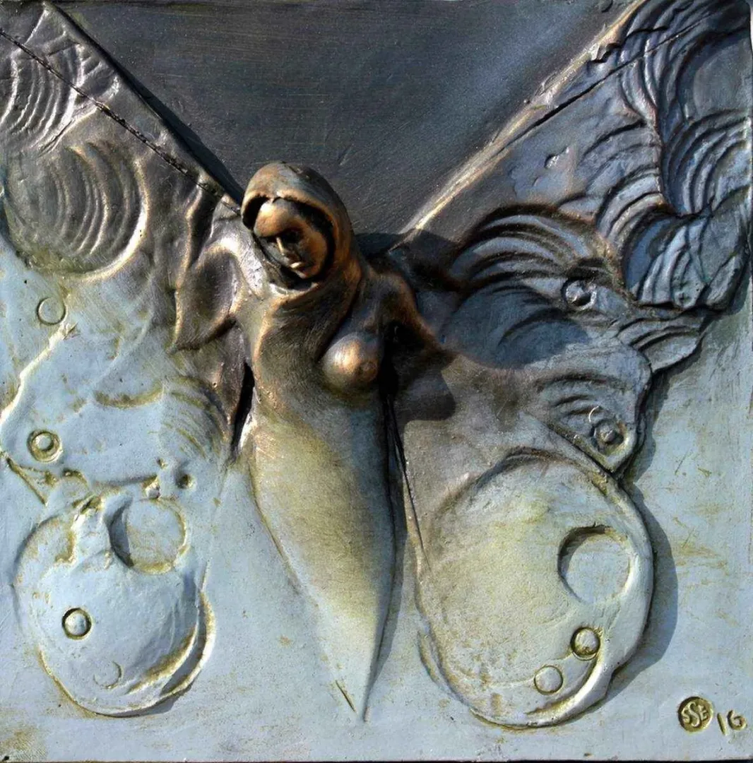 SERKAN SUPHİ ERTUĞRUL — “isimsiz”, 2016 "isimsiz" eseri SERKAN SUPHİ ERTUĞRUL tarafından 2016 yılında 25x25 cm ölçülerinde Seramik tekniği ile yapılmıştır.