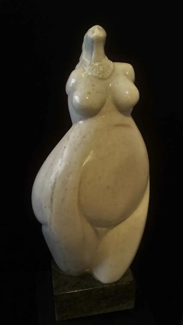 DİNÇER GÜNGÖRÜR — “yakarış” "yakarış" eseri DİNÇER GÜNGÖRÜR tarafından 61x27x11 cm ölçülerinde Kemalpaşa mermeri tekniği ile yapılmıştır.