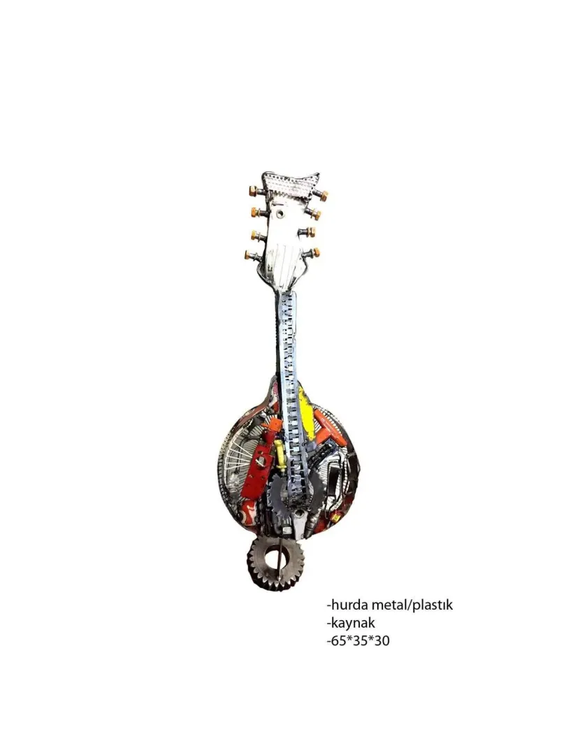 ASAF ERDEMLİ — “Mandolin”, 2017 "Mandolin" eseri ASAF ERDEMLİ tarafından 2017 yılında 65x35x30 cm ölçülerinde Hurda Metal+Plastik tekniği ile yapılmıştır.