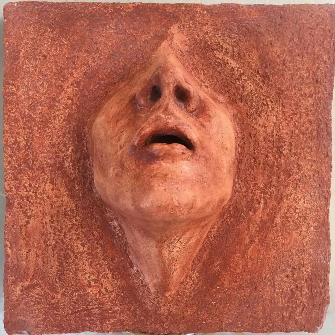 BERKAY BAYRAM — “isimsiz”, 2017 "isimsiz" eseri BERKAY BAYRAM tarafından 2017 yılında 25x25 cm ölçülerinde Seramik tekniği ile yapılmıştır.