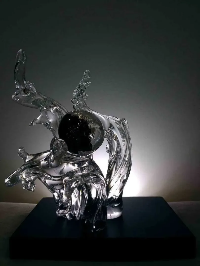 TAHA BAYDAR — “isimsiz”, 2017 "isimsiz" eseri TAHA BAYDAR tarafından 2017 yılında Cam tekniği ile yapılmıştır.