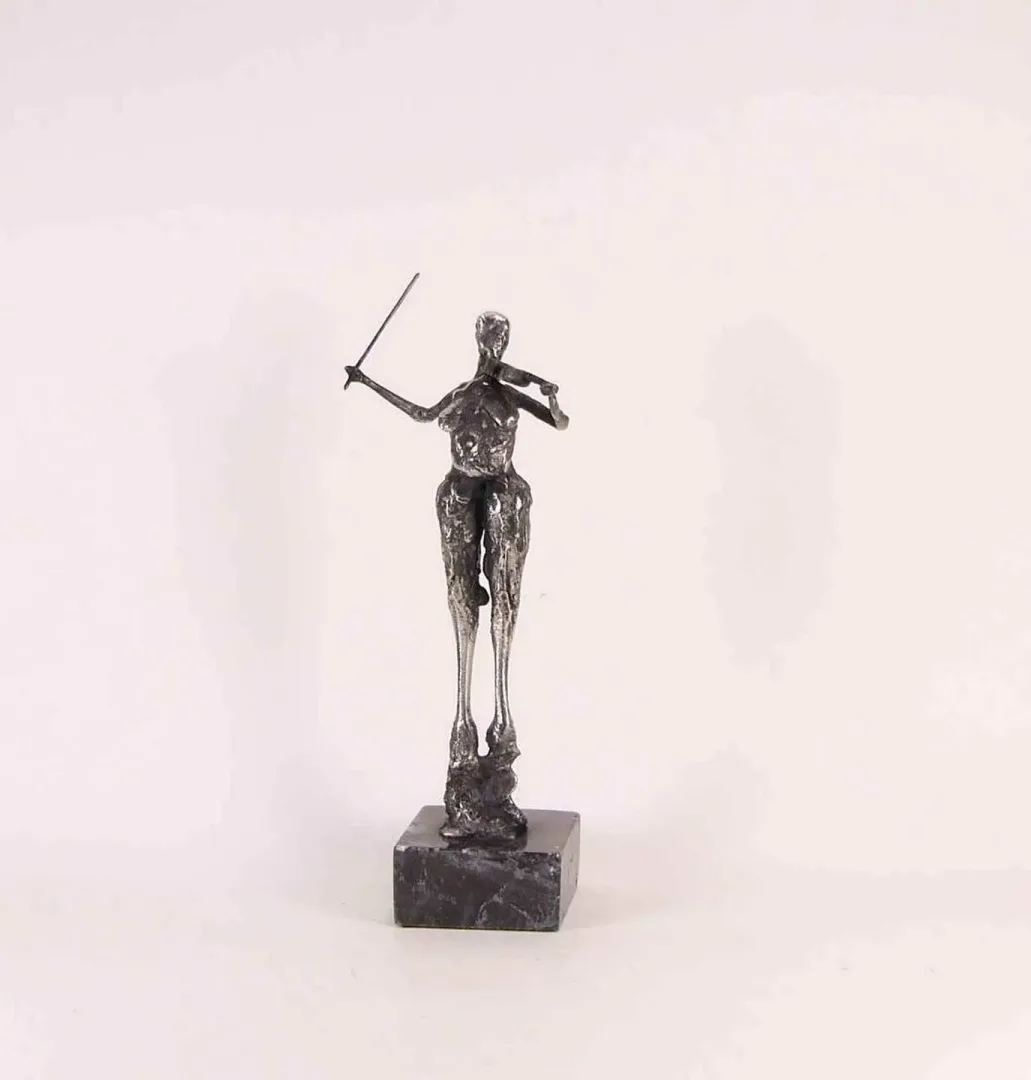 ÖZER AKTAŞ — “isimsiz”, 2017 "isimsiz" eseri ÖZER AKTAŞ tarafından 2017 yılında 5x8x18 cm ölçülerinde Demir yontu tekniği ile yapılmıştır.