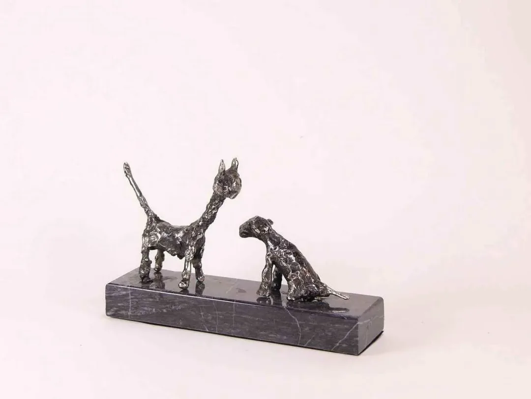 ÖZER AKTAŞ — “isimsiz”, 2017 "isimsiz" eseri ÖZER AKTAŞ tarafından 2017 yılında 5x9x15 cm ölçülerinde Demir yontu tekniği ile yapılmıştır.