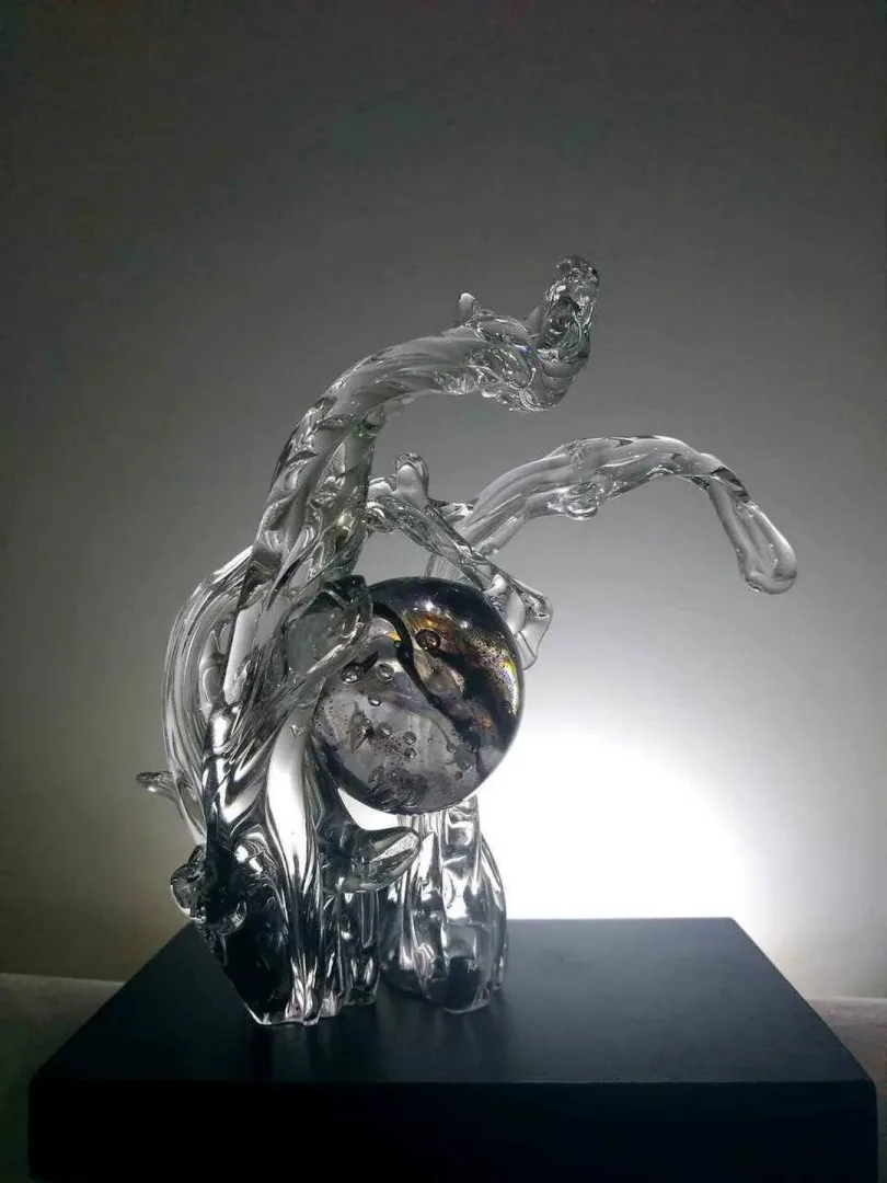 TAHA BAYDAR — “isimsiz”, 2017 "isimsiz" eseri TAHA BAYDAR tarafından 2017 yılında Cam tekniği ile yapılmıştır.