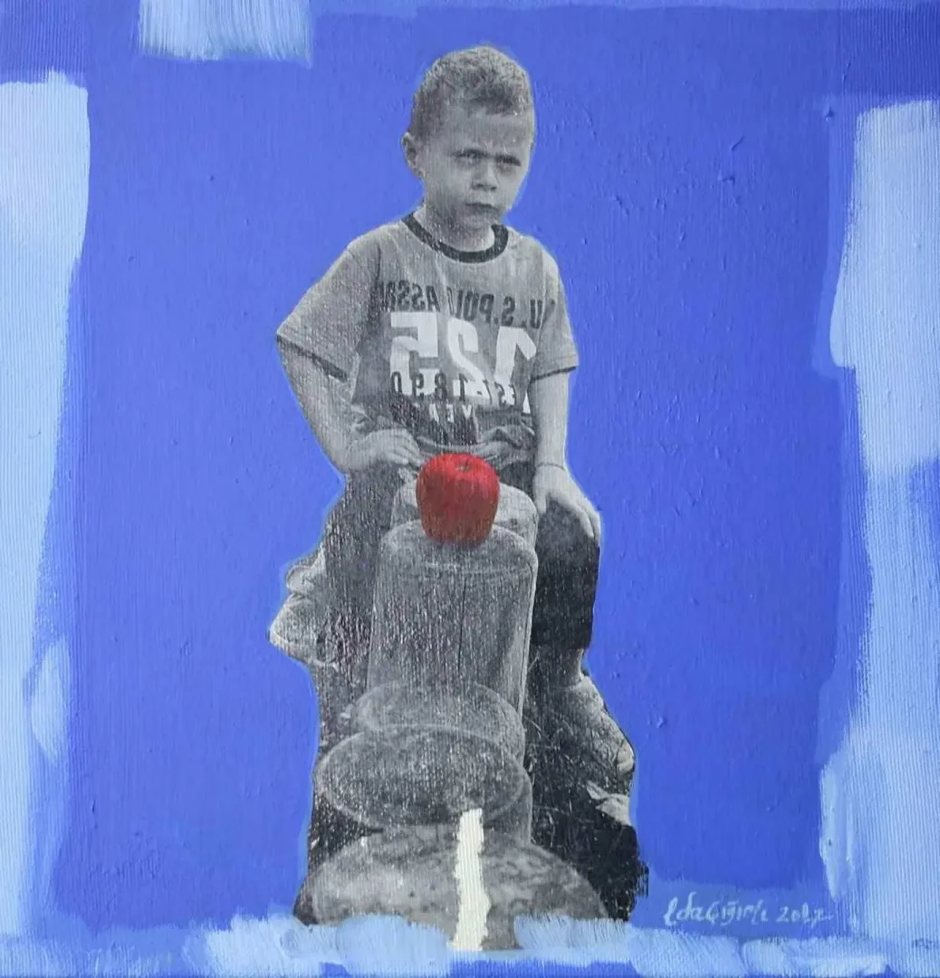 EDA ÇIĞIRLI — “Elma”, 2017 "Elma" eseri EDA ÇIĞIRLI tarafından 2017 yılında 25x25 cm ölçülerinde Tuval üzeri karışık teknik tekniği ile yapılmıştır.