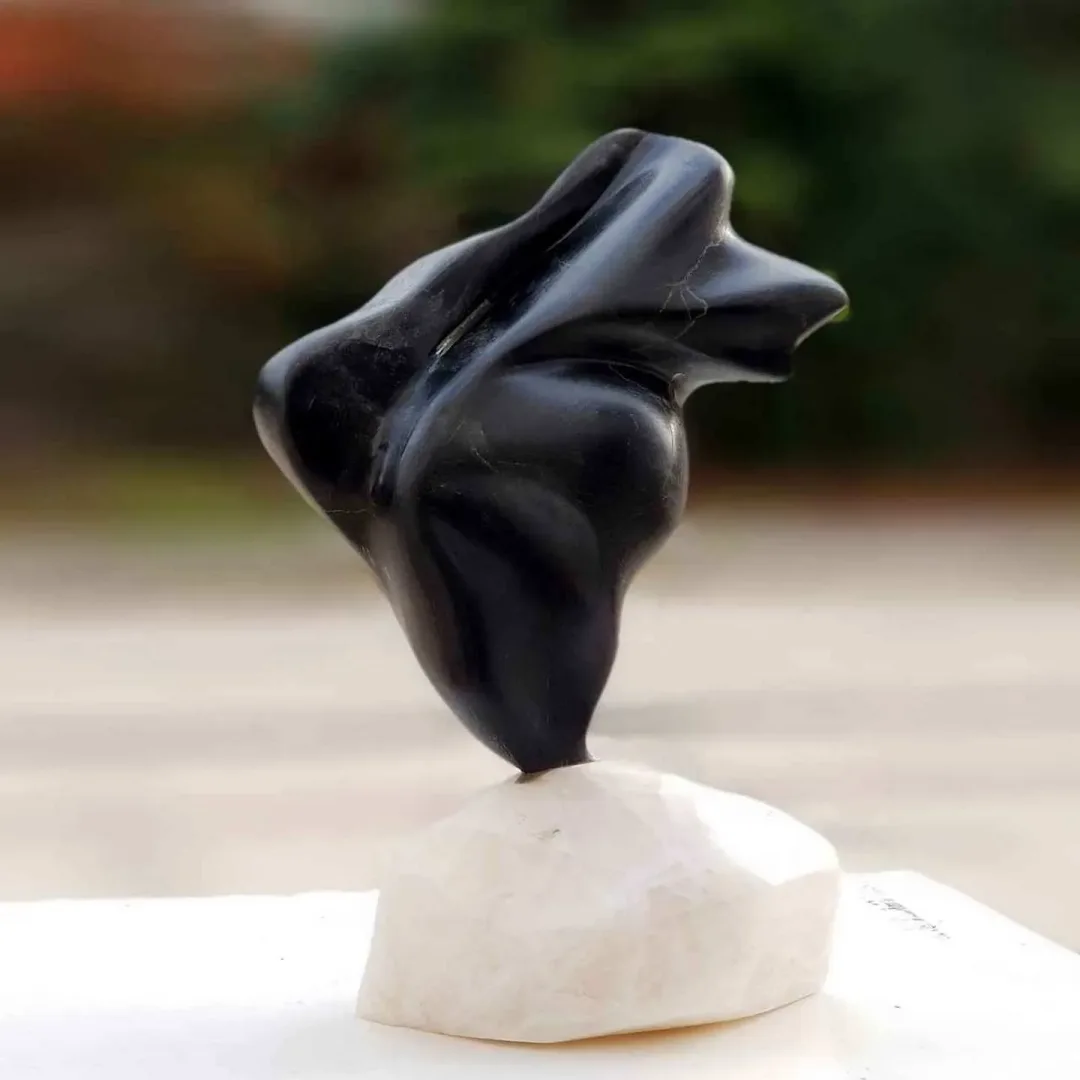DEMET KAYA — “isimsiz”, 2017 "isimsiz" eseri DEMET KAYA tarafından 2017 yılında 37x20x18 cm ölçülerinde Serpantin tekniği ile yapılmıştır.