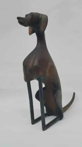 Bu eser HAKAN ERASLAN tarafından 2018 yılında 11x39x42 cm ölçülerinde Zeytin Ağacı Yontu tekniği ile yapılmıştır.