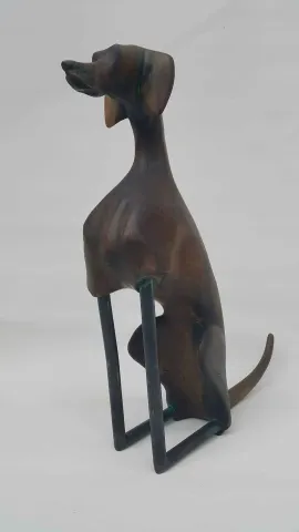 Bu eser HAKAN ERASLAN tarafından 2018 yılında 11x39x42 cm ölçülerinde Zeytin Ağacı Yontu tekniği ile yapılmıştır.