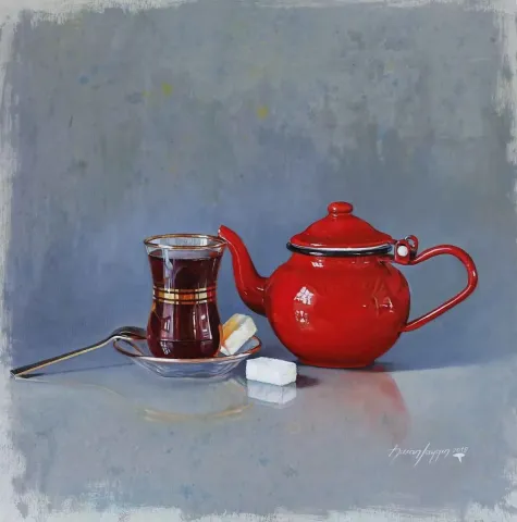 "Kırmızı Çaydanlık" eseri HASAN SAYGIN tarafından 2018 yılında 40x40 cm ölçülerinde Tuval üzeri yağlı boya tekniği ile yapılmıştır.