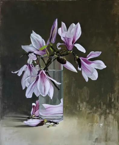 "Manolya-2" eseri HASAN SAYGIN tarafından 2018 yılında 73x60 cm ölçülerinde Tuval üzeri yağlı boya tekniği ile yapılmıştır.
