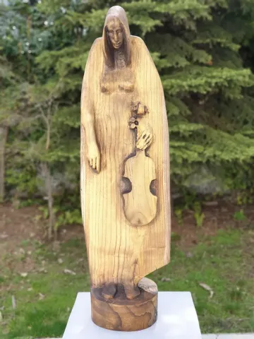 "Müzisyen 2" eseri HAKAN ERASLAN tarafından 2019 yılında 110x33x25 cm ölçülerinde Zeytin Ağacı Yontu tekniği ile yapılmıştır.