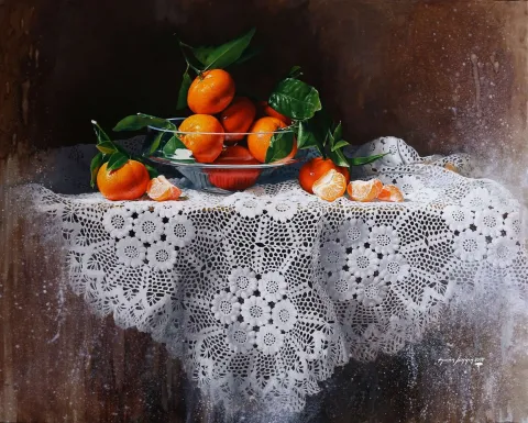 "Dantelli Mandalinalar" eseri HASAN SAYGIN tarafından 2015 yılında 92x73 cm ölçülerinde Tuval üzeri yağlı boya tekniği ile yapılmıştır.