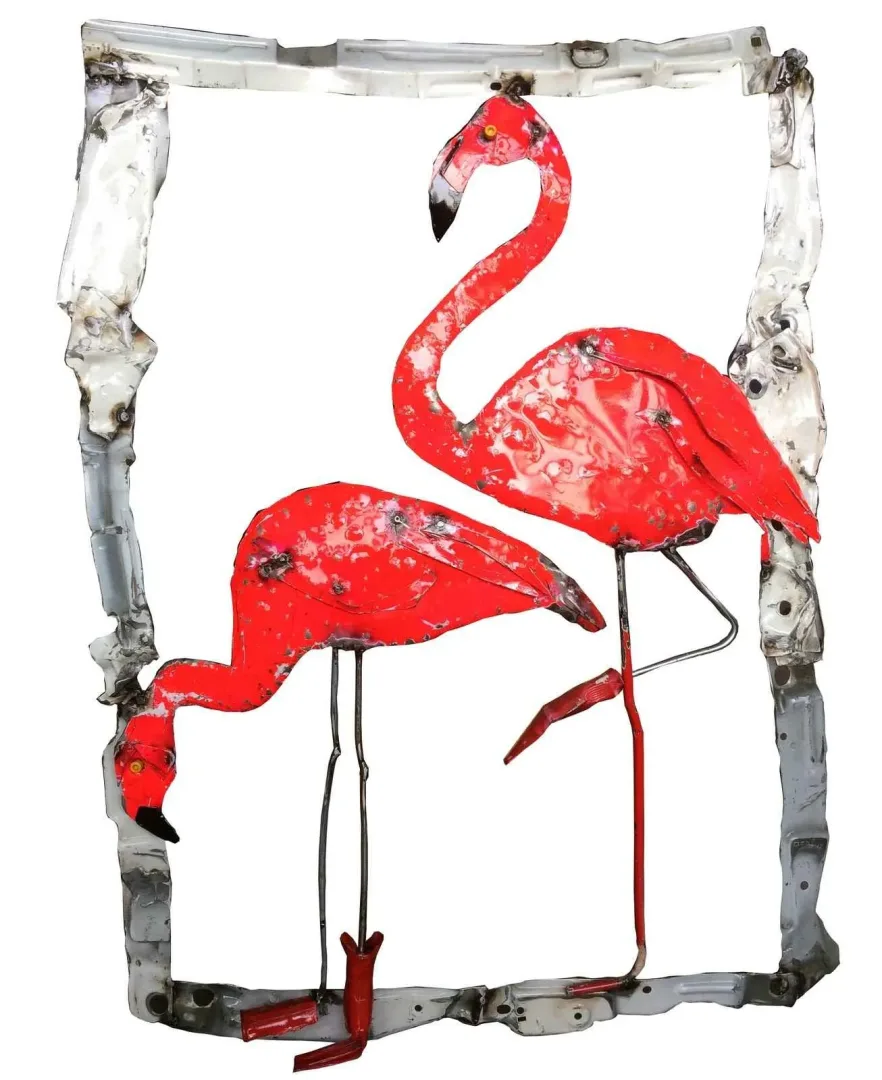 ASAF ERDEMLİ — “Flamingos” "Flamingos" eseri ASAF ERDEMLİ tarafından 100x70x7 cm ölçülerinde Hurda Metal, Kaynak tekniği ile yapılmıştır.