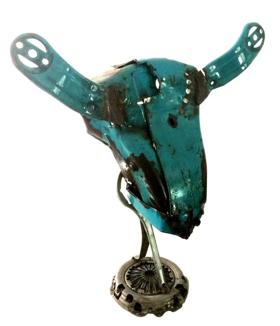 ASAF ERDEMLİ — “Boğa” "Boğa" eseri ASAF ERDEMLİ tarafından 76x65x33 cm ölçülerinde Hurda Metal, Kaynak tekniği ile yapılmıştır.