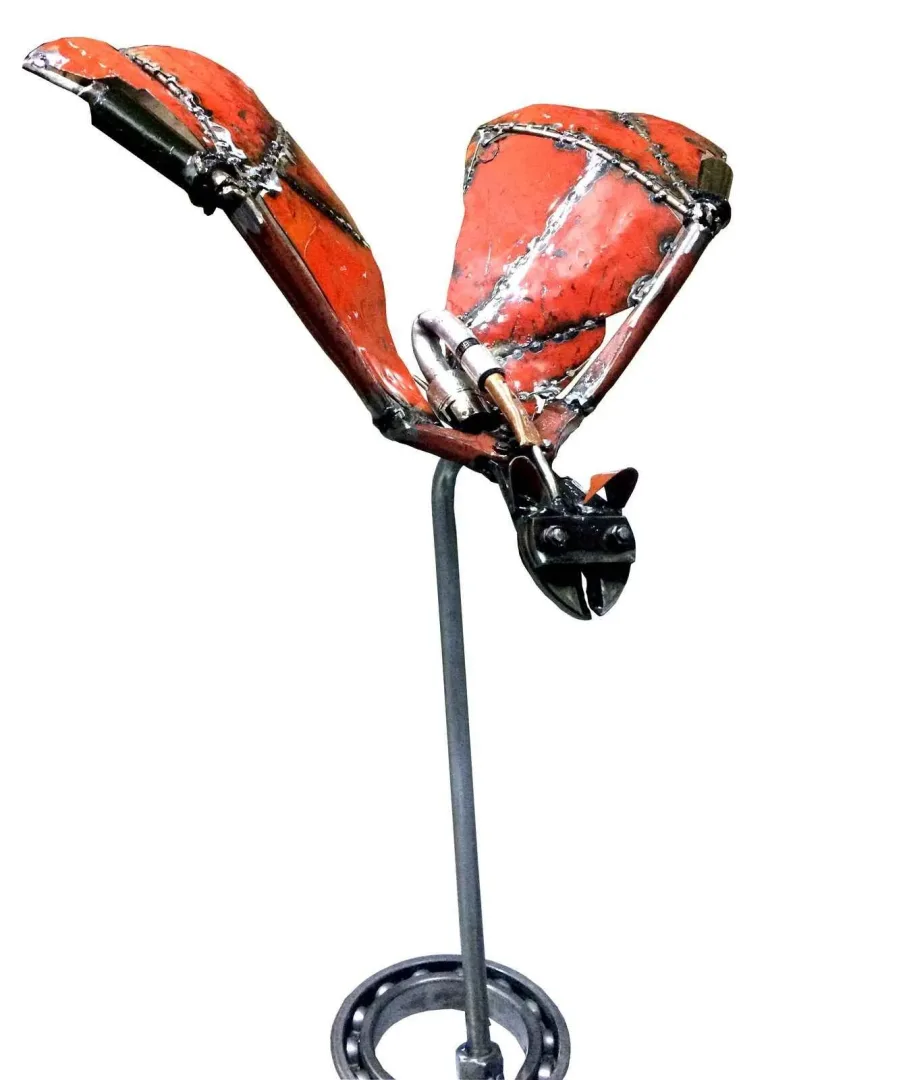 ASAF ERDEMLİ — “Yarasa” "Yarasa" eseri ASAF ERDEMLİ tarafından 70x50x25 cm ölçülerinde Hurda Metal, Kaynak tekniği ile yapılmıştır.