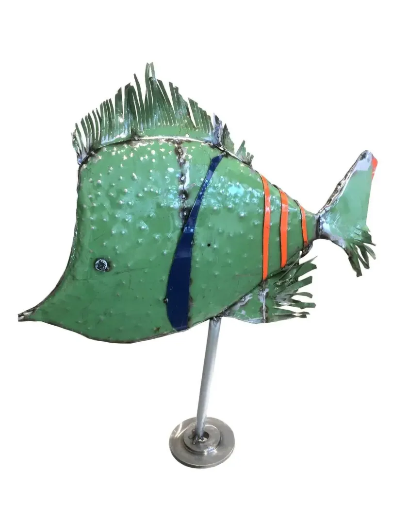 ASAF ERDEMLİ — “Balık” "Balık" eseri ASAF ERDEMLİ tarafından 65x60x8 cm ölçülerinde Hurda Metal, Kaynak tekniği ile yapılmıştır.