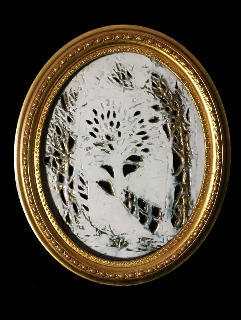 MİNE POYRAZ — “Aynalar”, 2017 "Aynalar" eseri MİNE POYRAZ tarafından 2017 yılında 36x31x3 cm ölçülerinde 1400° - Porselen, Ajur Tekniği tekniği ile yapılmıştır.