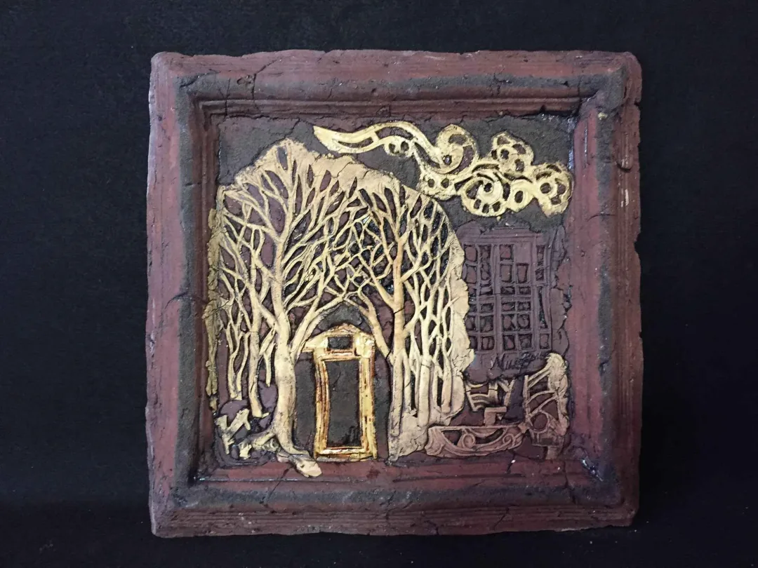 MİNE POYRAZ — “Ağaç Gölgeleri”, 2017 "Ağaç Gölgeleri" eseri MİNE POYRAZ tarafından 2017 yılında 32x32x4 cm ölçülerinde 1200° - Seramik Ajur Tekniği tekniği ile yapılmıştır.
