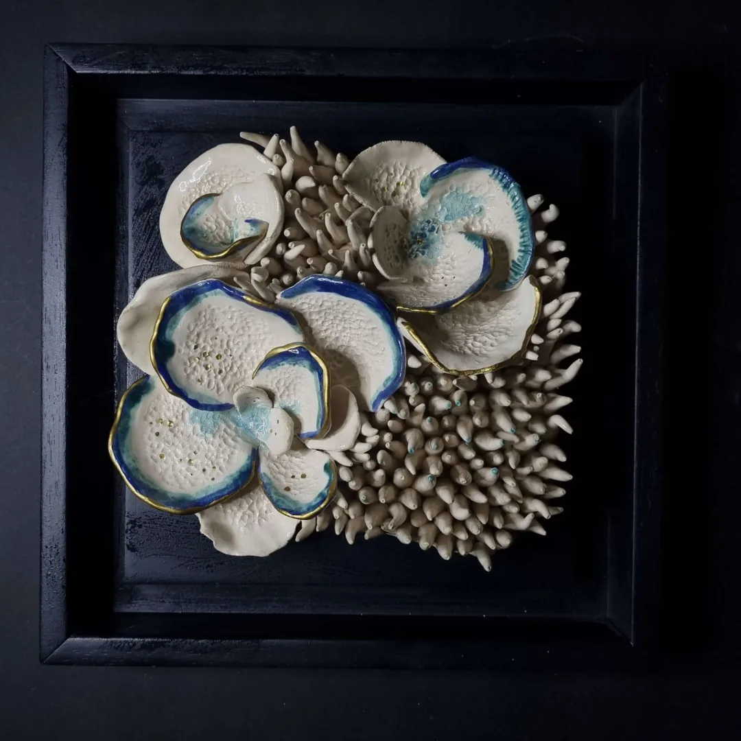 ELİF NURAN YAŞAROL — “isimsiz”, 2024 "isimsiz" eseri ELİF NURAN YAŞAROL tarafından 2024 yılında 26x26x8 cm ölçülerinde Seramik, Elle Şekillendirme tekniği ile yapılmıştır.